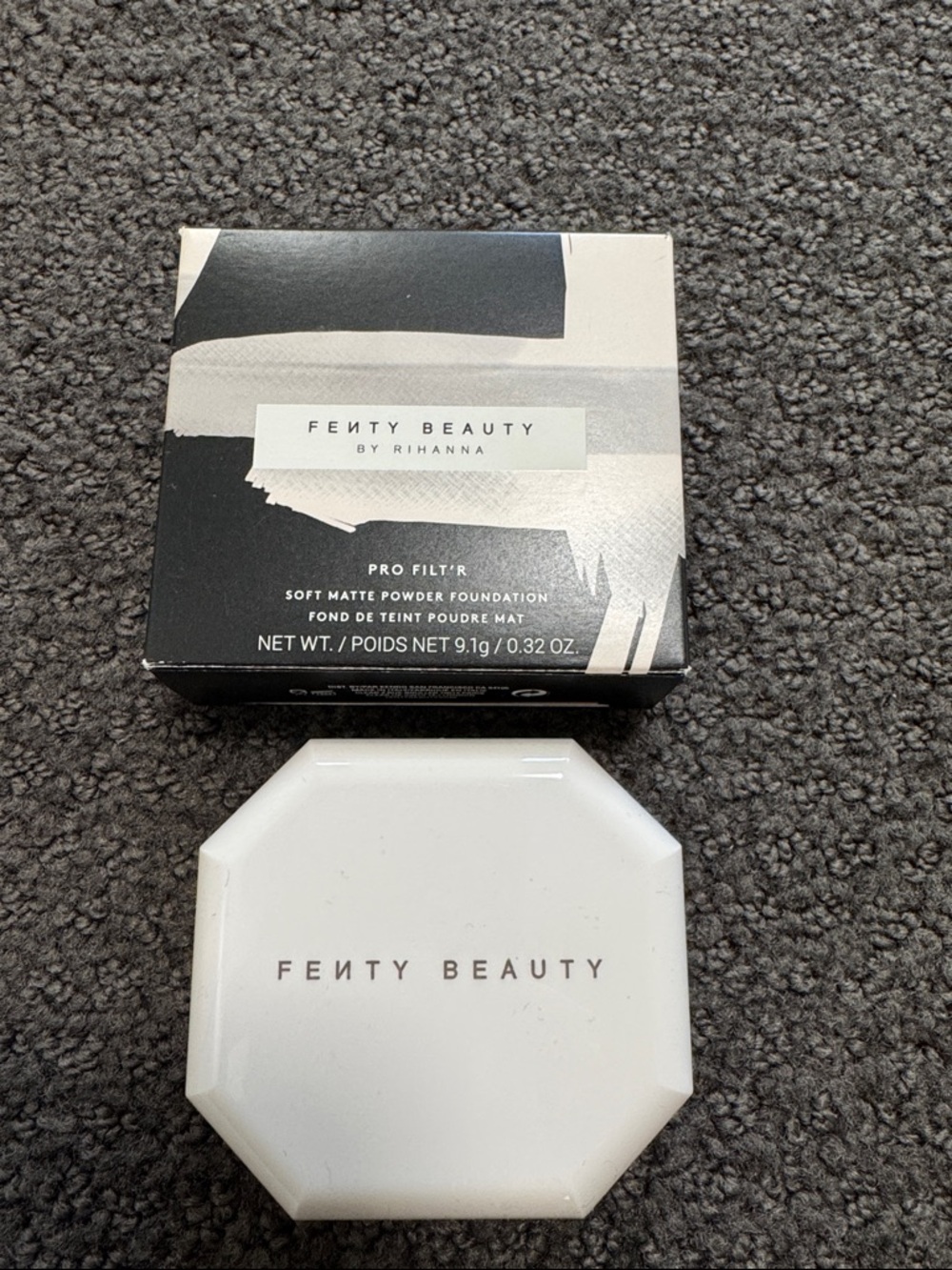 Fenty Beauty Pro Filt'r Soft Matte Powder Foundation #180